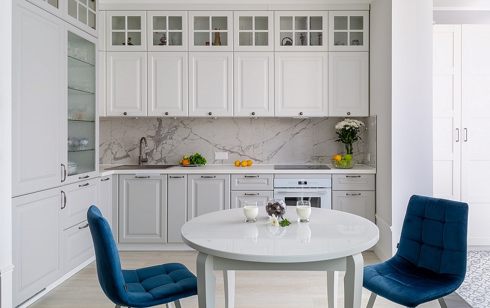 Кухня под потолок во французском стиле