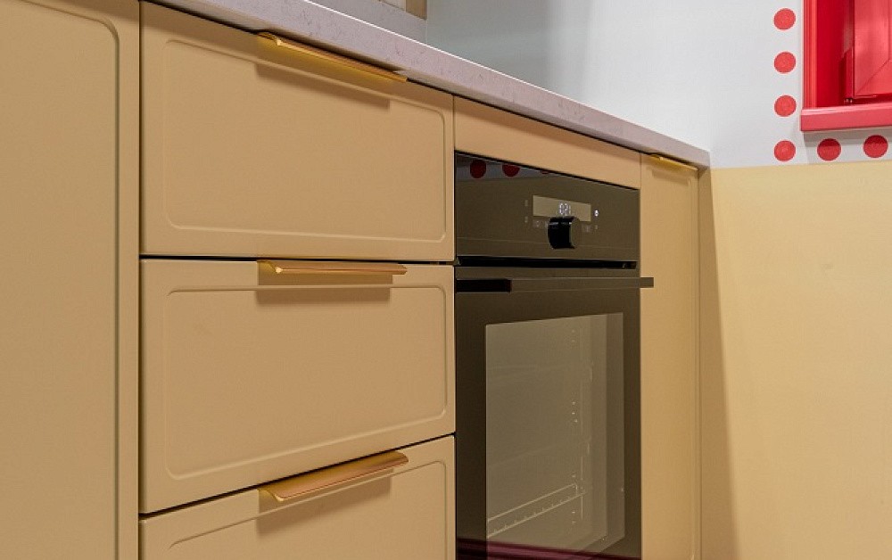 Колор-блок кухня для ТВ-проекта «Квартирный Вопрос»